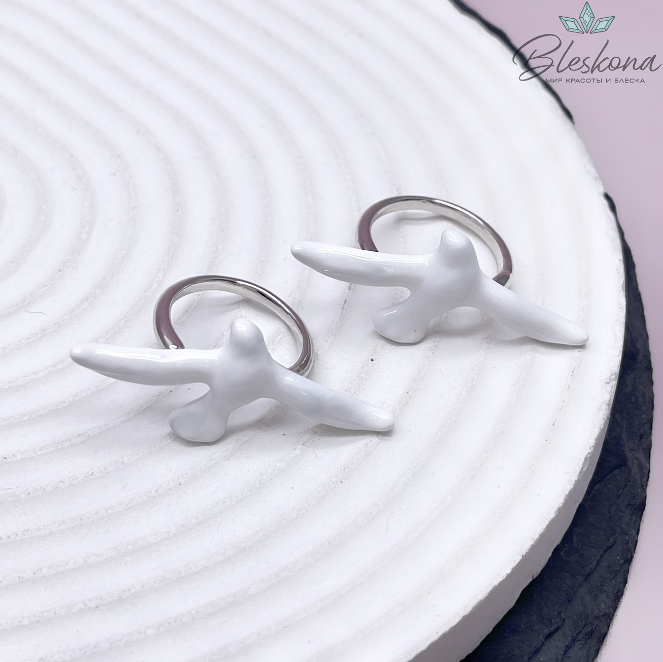 18,6 мм,Цвет серебро, Кольцо Белый Голубь (Птица) безразмерное 