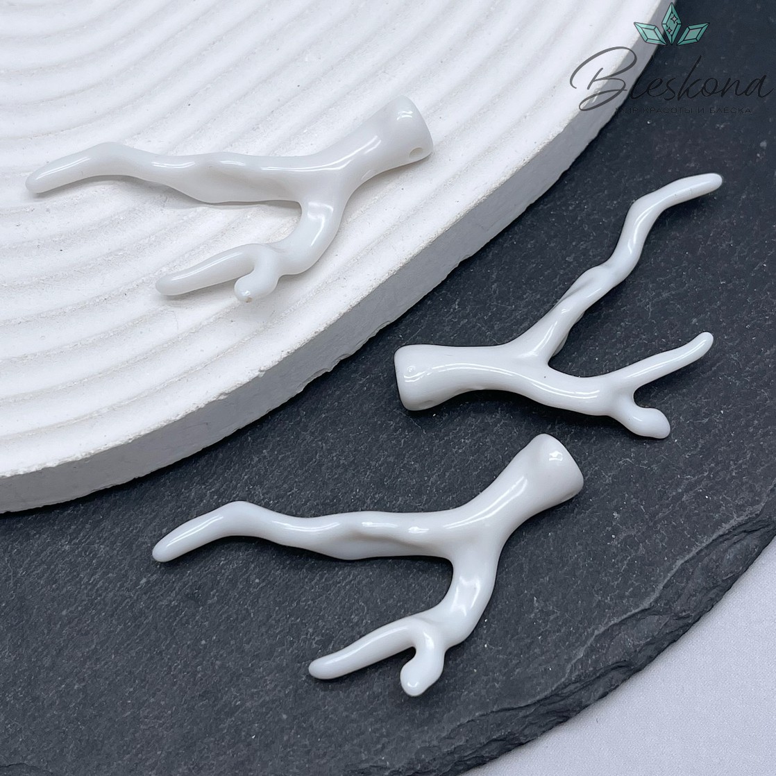 46*32 мм Подвеска ветка коралла белая