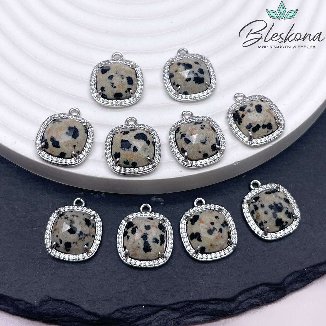 14мм, цвет серебро ,Подвеска квадрат Далматиновая Яшма в обрамлении цирконы