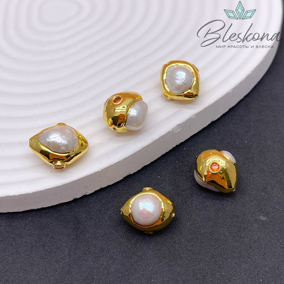 16*13 мм Цвет золото, Бусина  Жемчуг зауженный овал инкрустированный красным стеклом