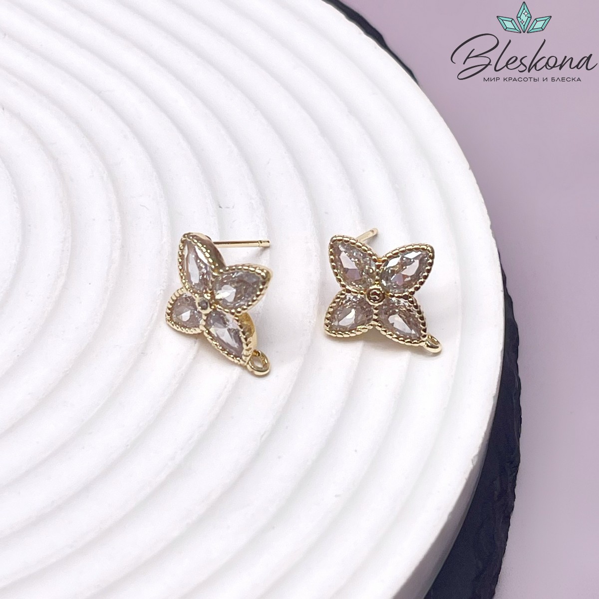 17*15 мм Цвет золото, Пусеты цветочек цирконы 