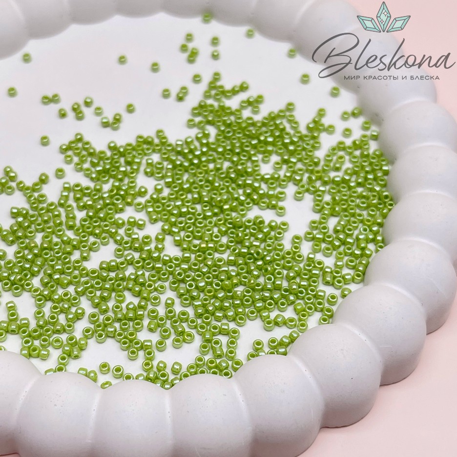 Бисер TOHO round 11/0 цвет №131 (оттенок светло-зеленого)
