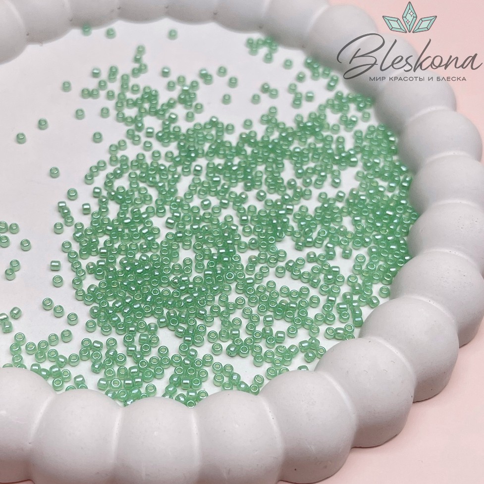 Бисер TOHO round 11/0 цвет №144 (оттенок светло-зеленого)