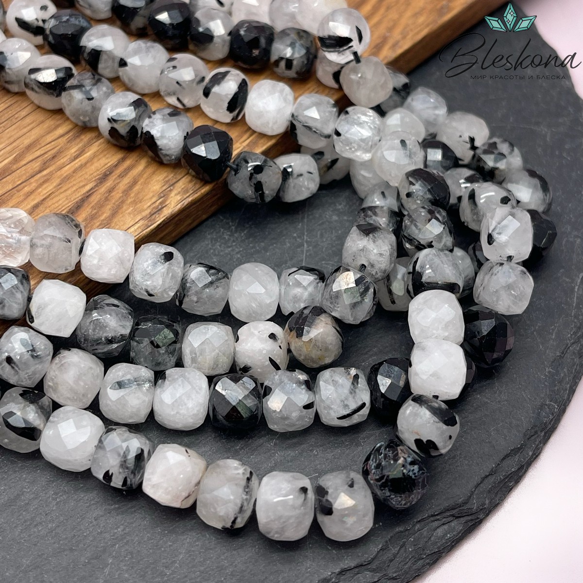 Кварц Турмалиновый куб (огранка) 8,5*8,5 мм