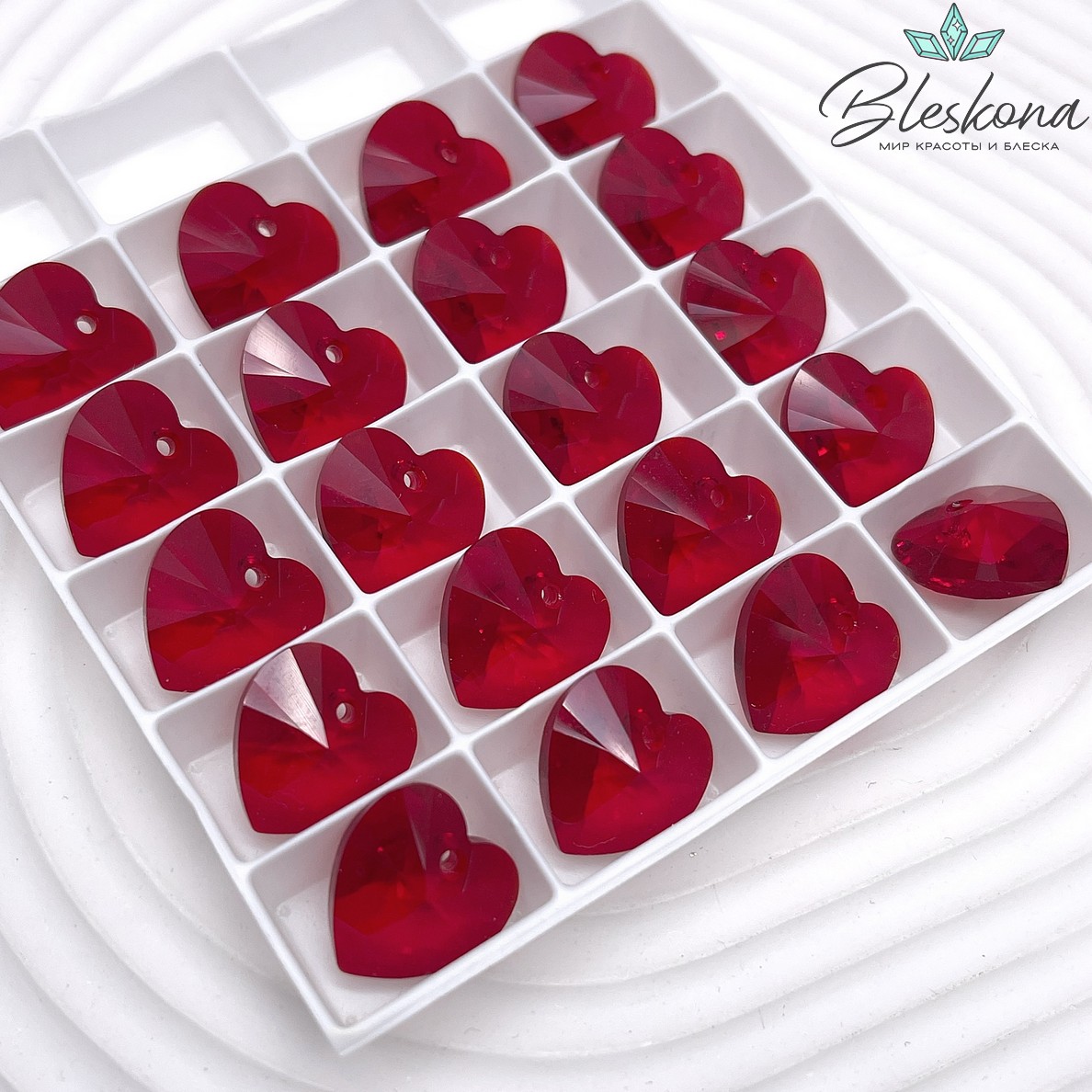 6228 Xilion Heart 14,4*14 мм Siam