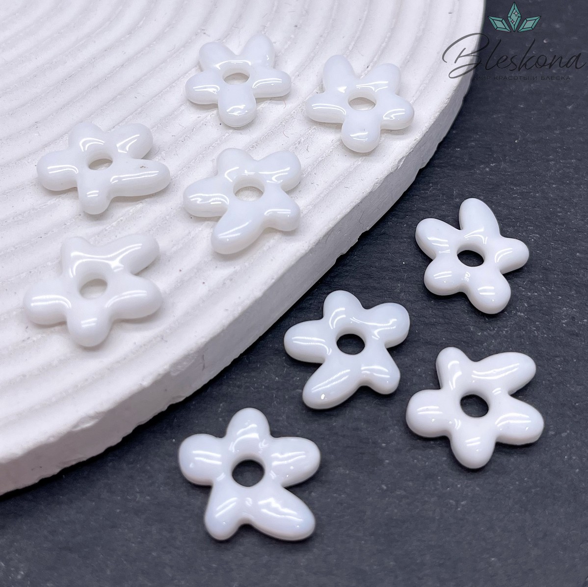 20*16 мм Подвеска цветок белый