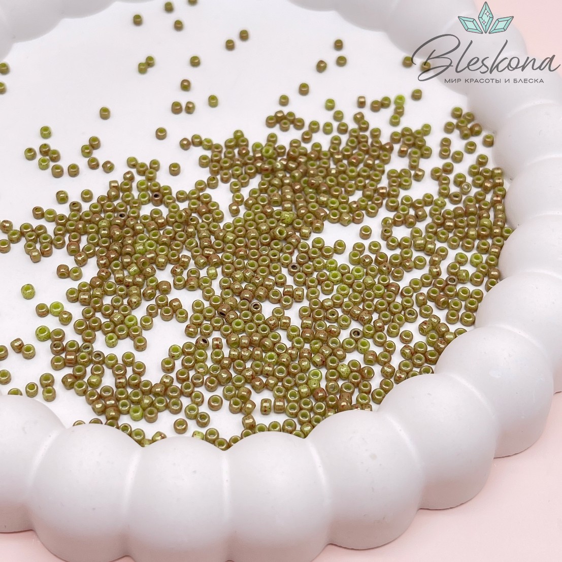 Бисер TOHO round 11/0 цвет №1209 (оттенок хаки)