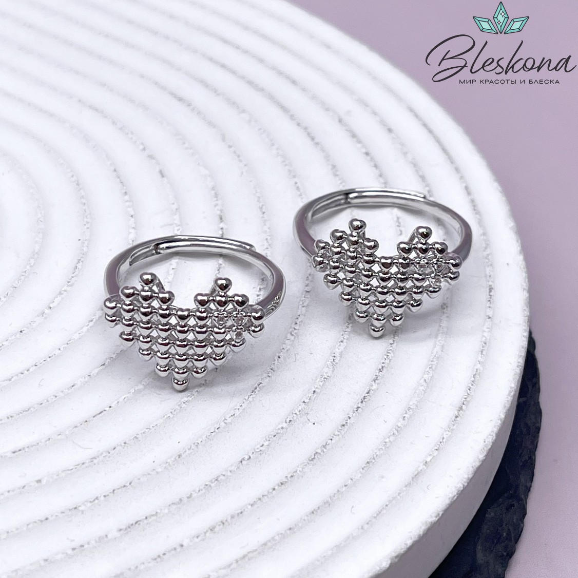 21 мм Цвет серебро, Кольцо безразмерное сердце пиксель цирконы