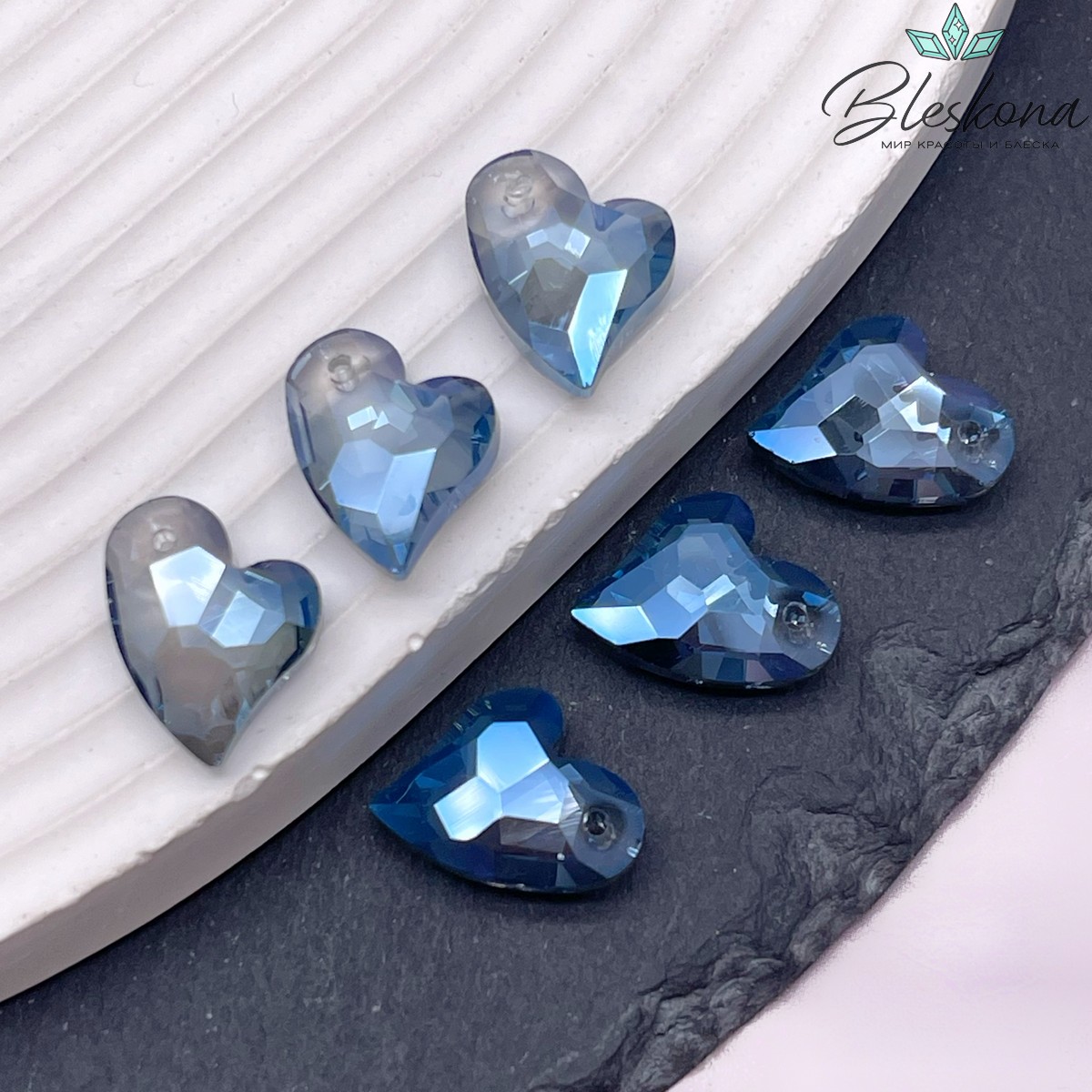 16,5*14 мм, Подвеска сердце стекло белое с переливом (Denim blue) уп. 2 шт АКЦИЯ