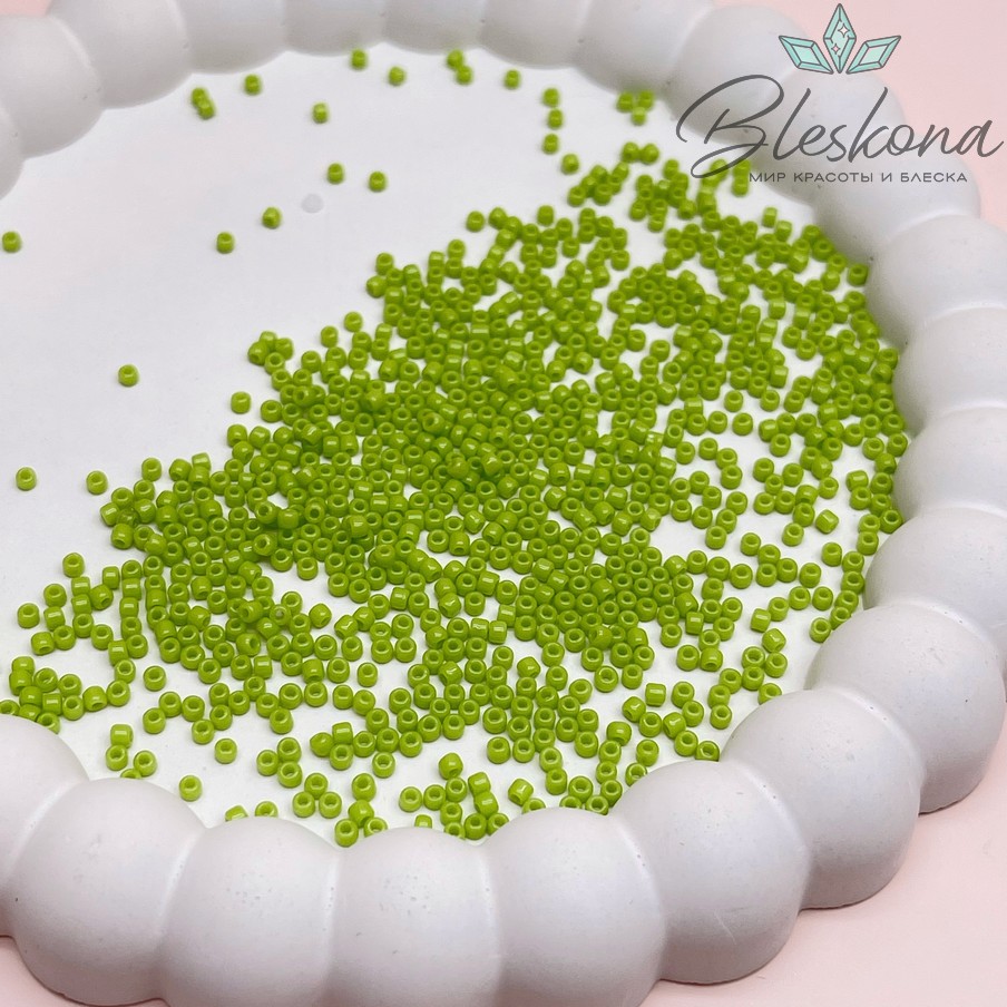 Бисер TOHO round 11/0 цвет №44 (оттенок светло-зеленого)