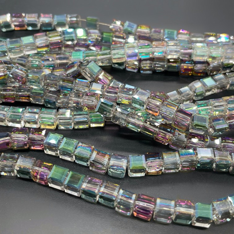 6 мм Стекло Lux, куб огранка, цвет прозрачный с зеленым переливом
