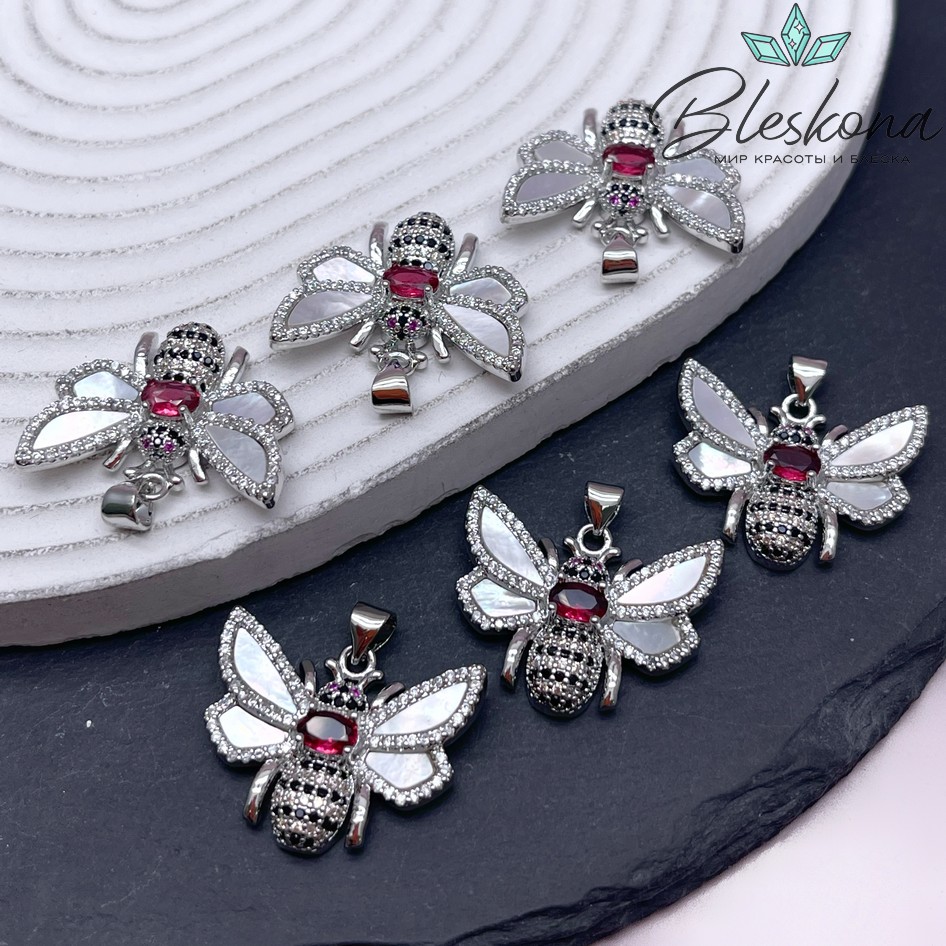 21*27 мм Цвет серебро, Подвеска Пчелка с перламутром и цирконами микс 