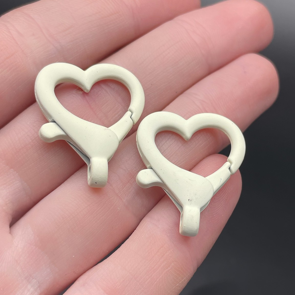 22*26мм , Замок крупный сердце белая  эмаль матовая