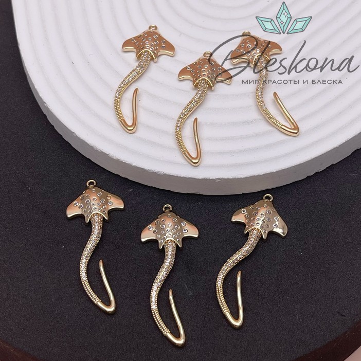 46*17,5 мм Цвет золото, Подвеска Скат с цирконами