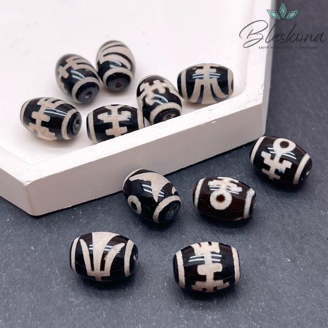 Бусина Дзи Большой человек (Аристократ) черно-белый бочонок 10*14 мм