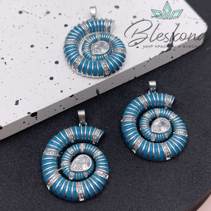 29,5*24 мм Цвет серебро, Подвеска ракушка улитка голубая с цирконом 