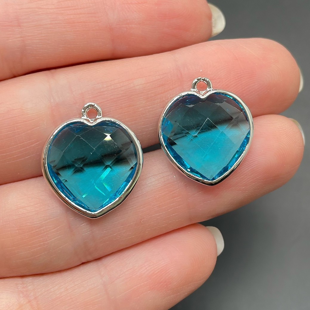 15 мм, Цвет серебро, Подвеска сердце голубое огранка