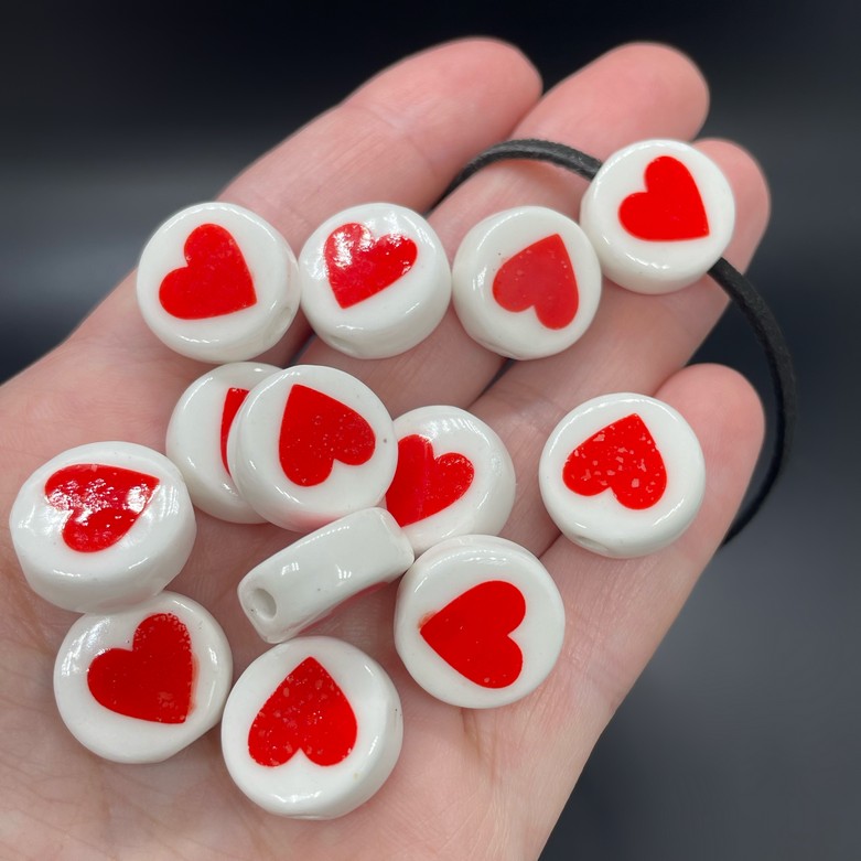 16 мм Бусина таблетка, керамика цвет белый красное сердце