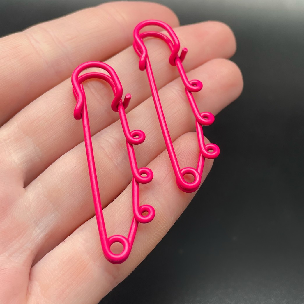 5 см , Основа булавка 3 колечка малиновая эмаль