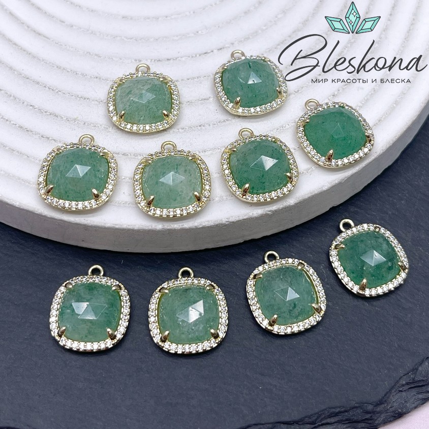 14мм, цвет золото ,Подвеска квадрат кварц тонированный зеленый в обрамлении цирконы