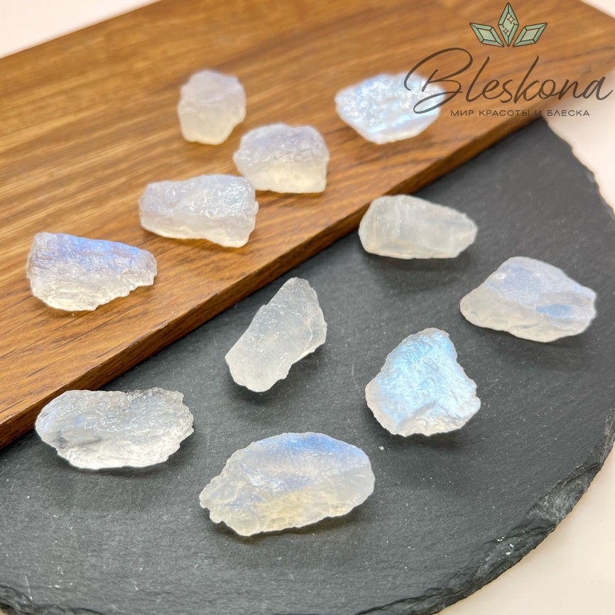 Лунный камень необработанный мелкие куски