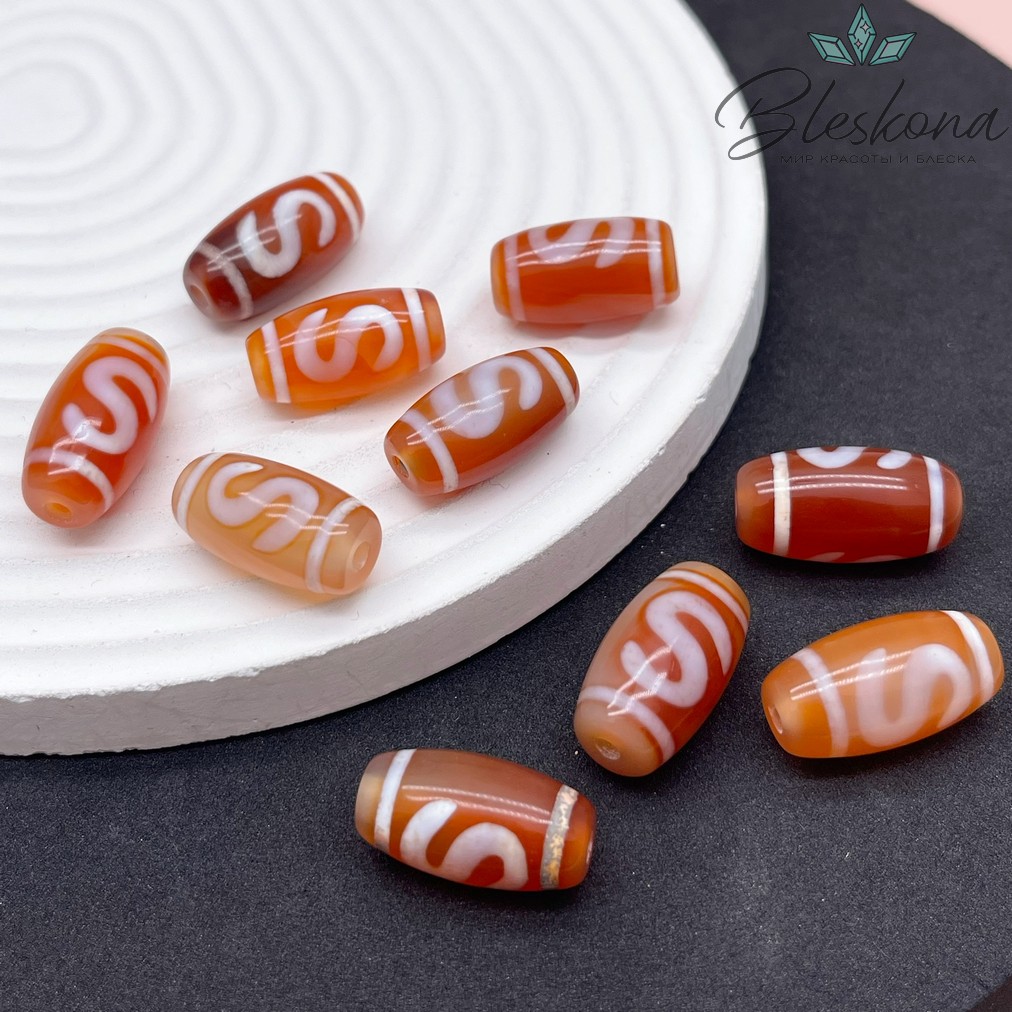 Бусина Дзи Денежный крючок бело-коричневый бочонок №1 20*11 мм