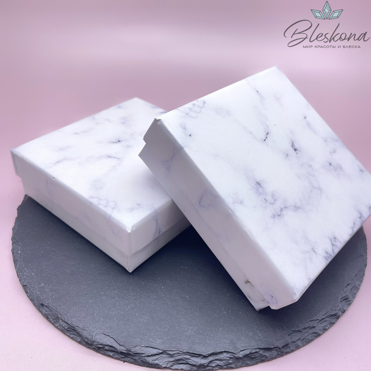 Коробка Белый мрамор черная подложка 9*9*3 см