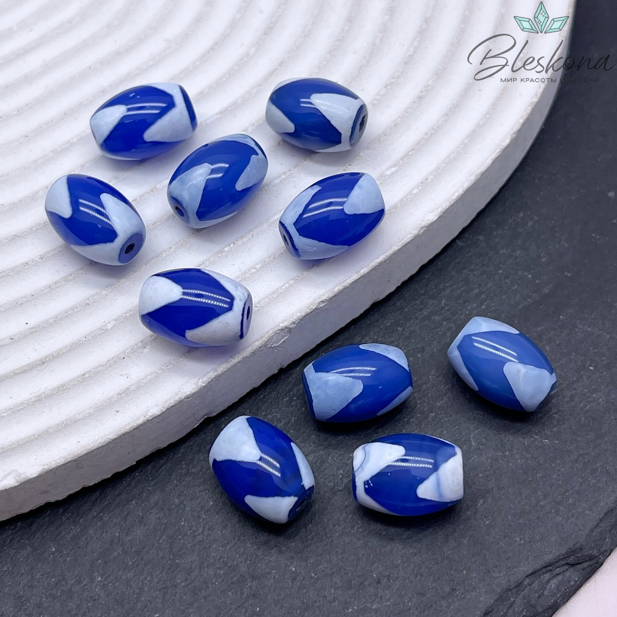 Бусина Дзи Тигриный клык сине-белый бочонок 10*14 мм