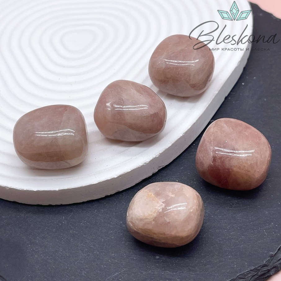 Кварц Клубничный галтовка 25-35 мм