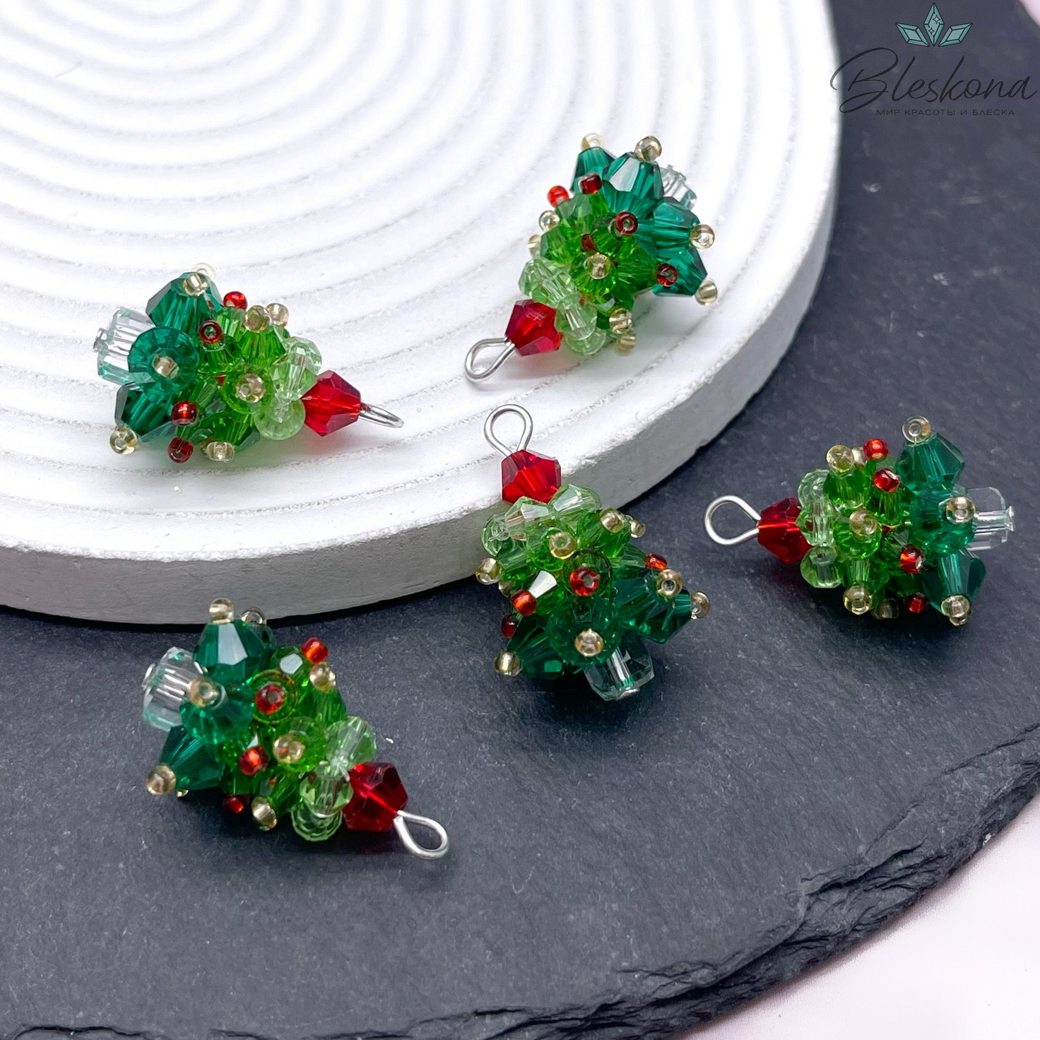 28*16 мм,цвет серебро, Подвеска ёлка из чешского стекла