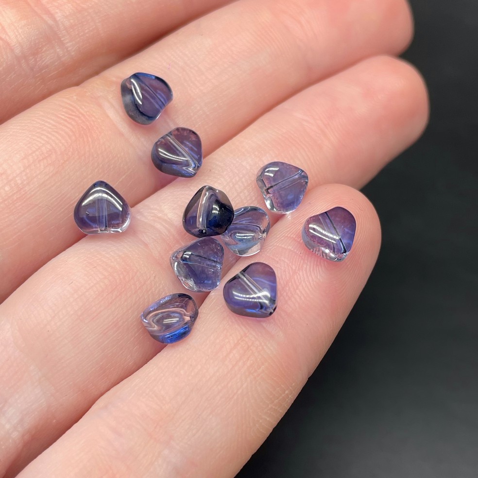 8,5 мм, Стекло сердце синее  уп.10 шт 