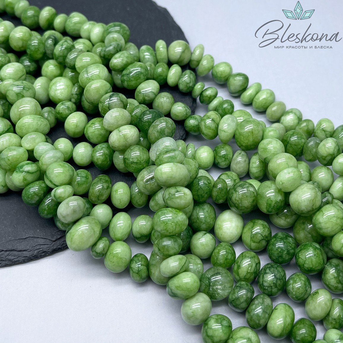 Агат тонированный светло-зеленый галтовка 12-14 мм