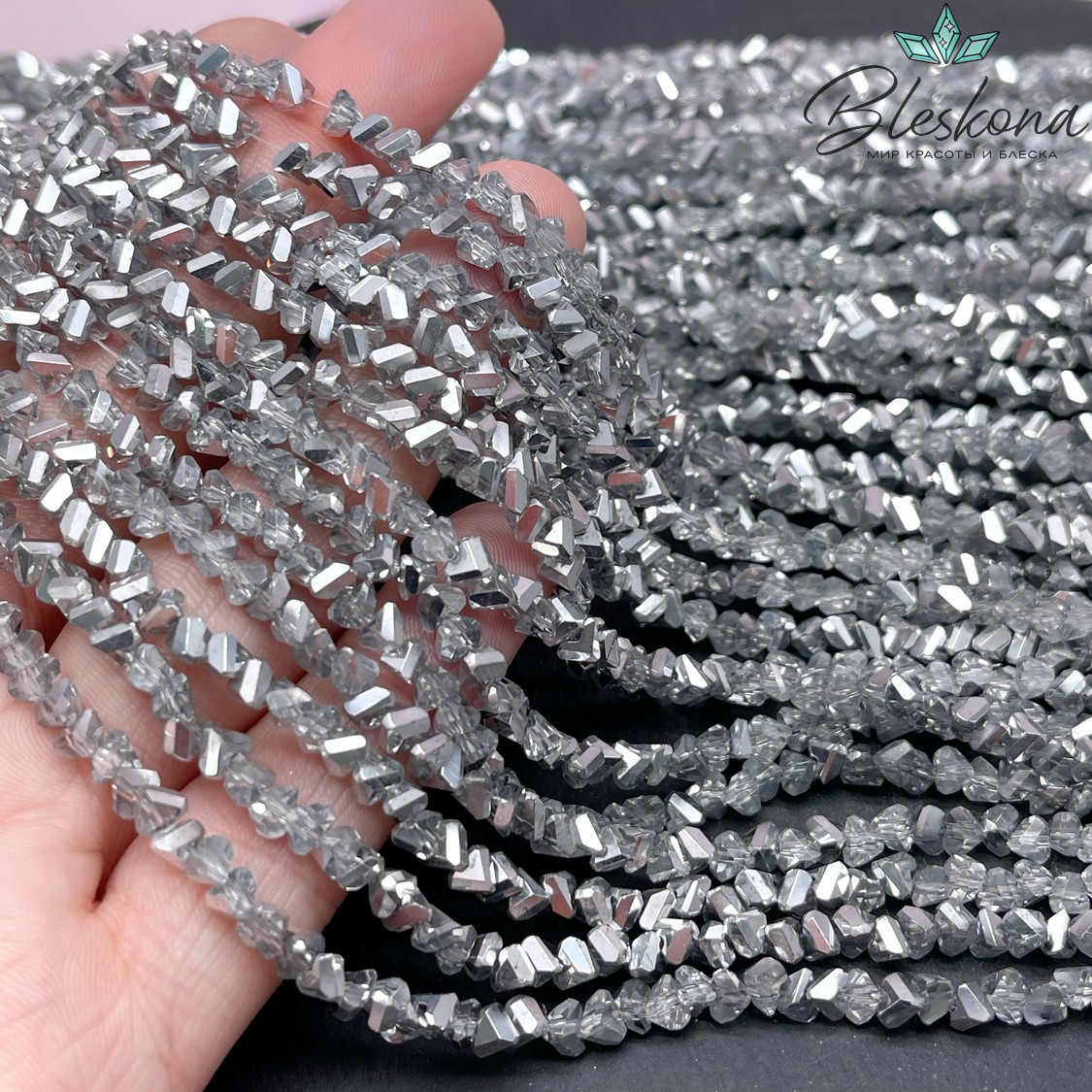 Чешское стекло №38 4,5 мм треугольник