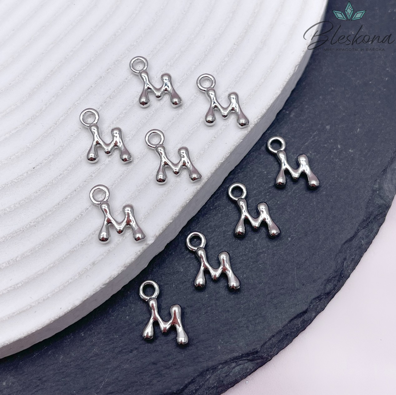 13 мм Цвет серебро, Буква гладкая M