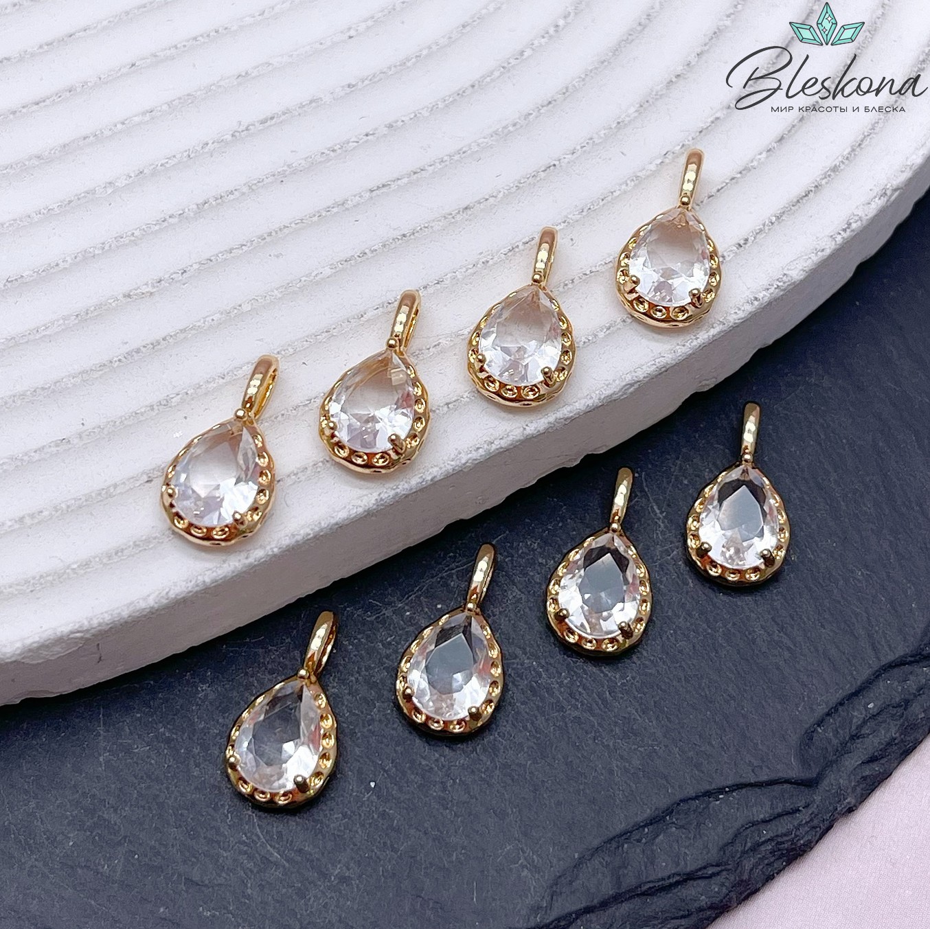 15,4*8,2 мм Цвет золото, Подвеска капля с белым цирконом 