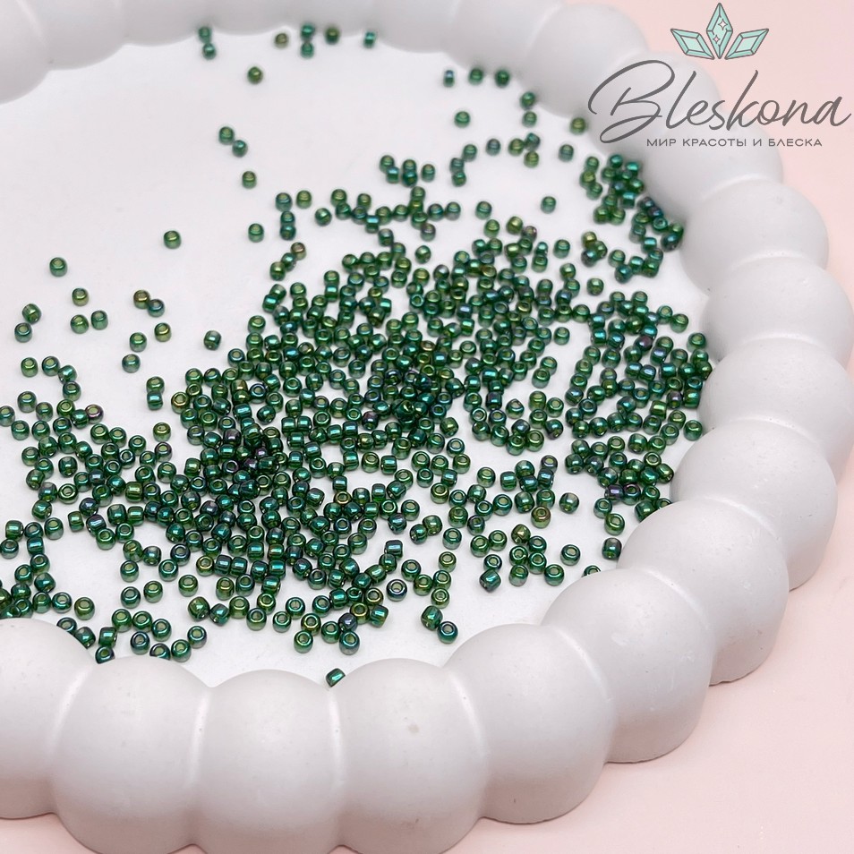 Бисер TOHO round 11/0 цвет №322 (оттенок зеленого)