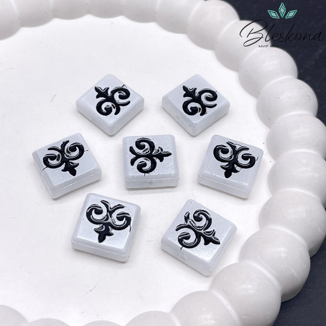 15 мм Бусина Этно квадрат белый черный рисунок
