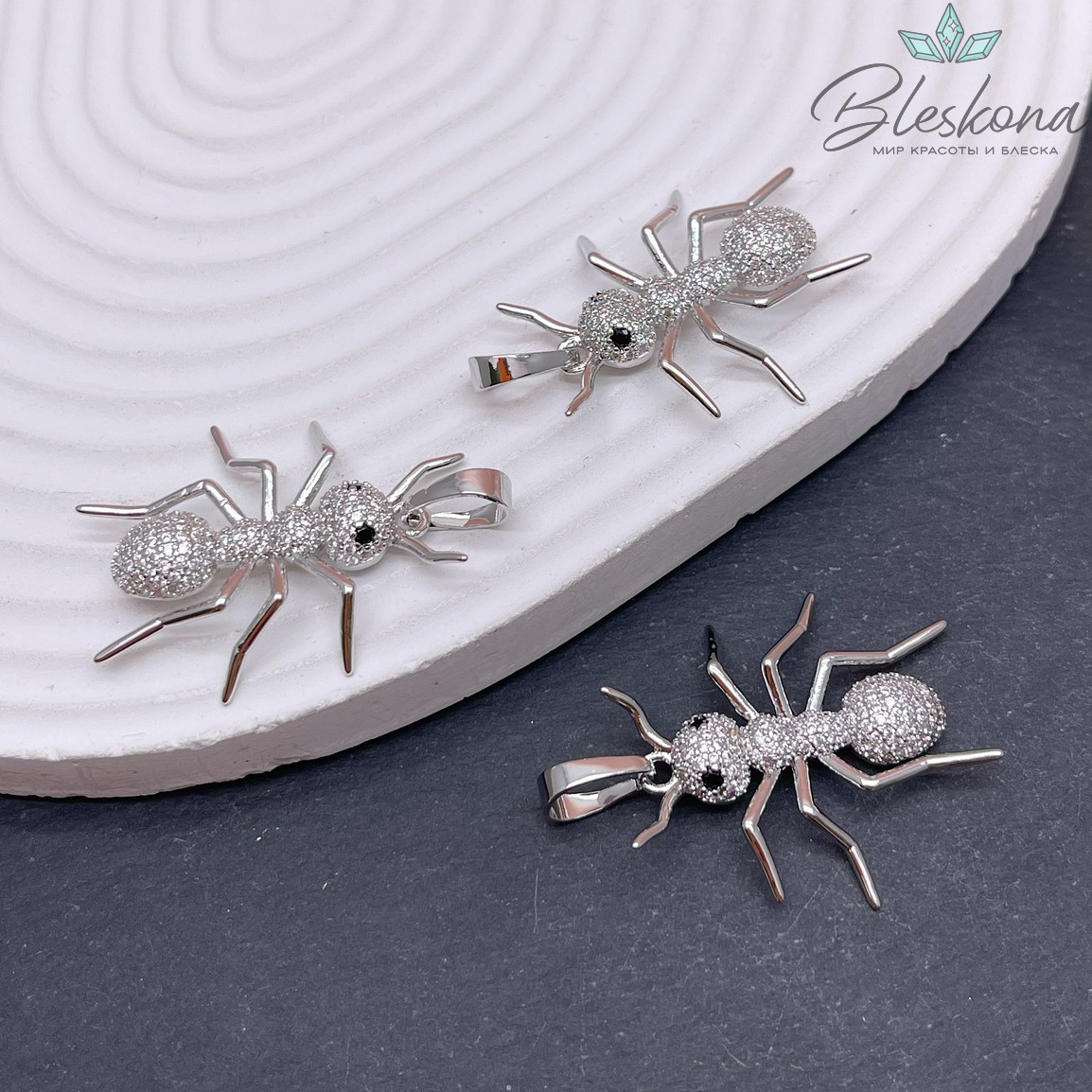 34*30 мм, Цвет серебро, Подвеска Муравей с цирконами