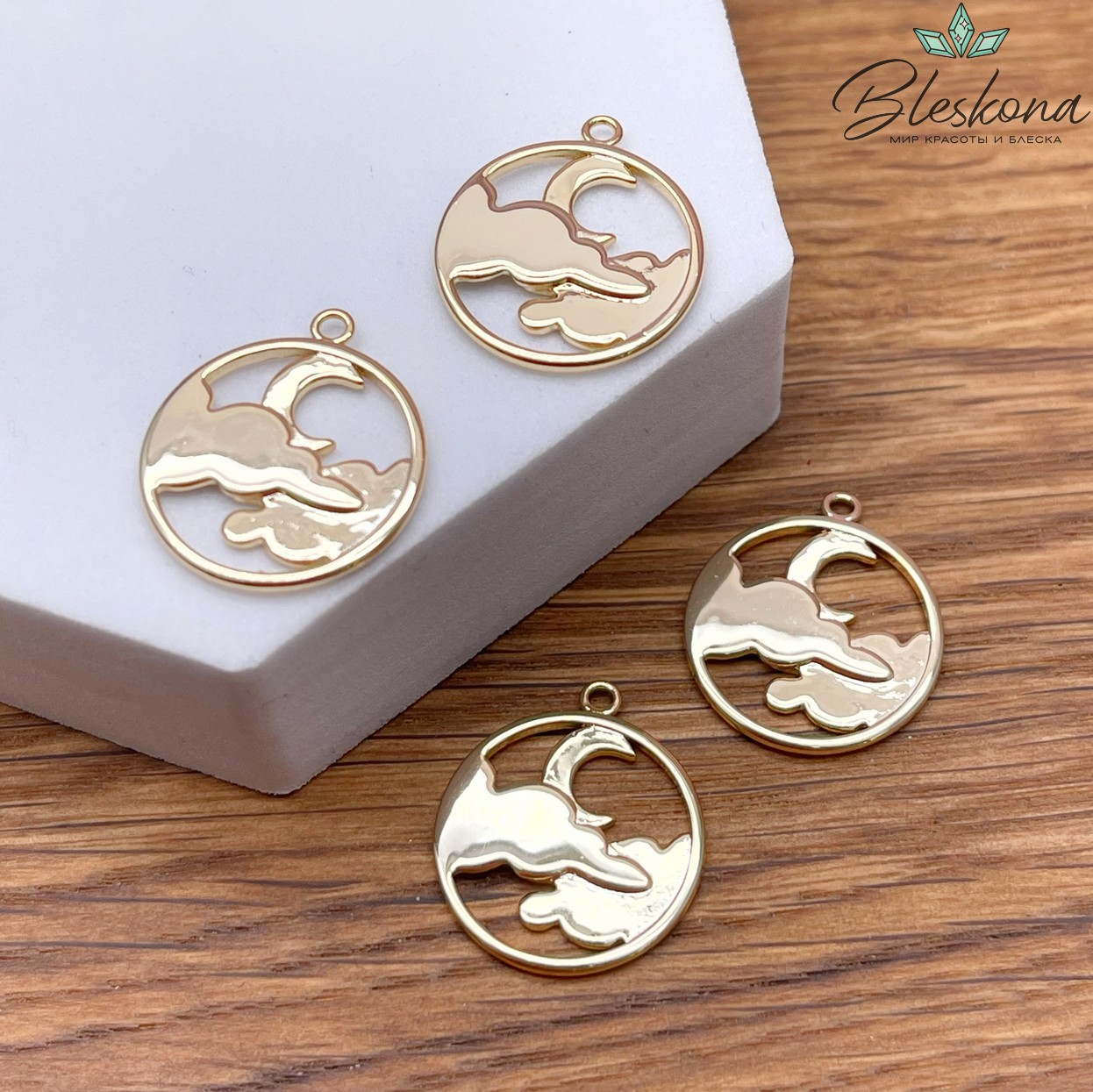 20,5*17,8 мм Цвет золото, Подвеска луна с облаками 