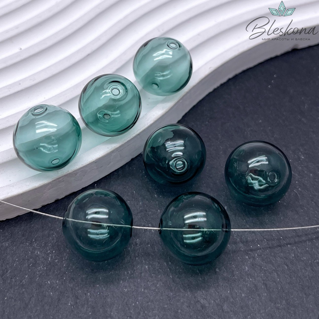 18 мм Бусина шар стекло темно- зеленое