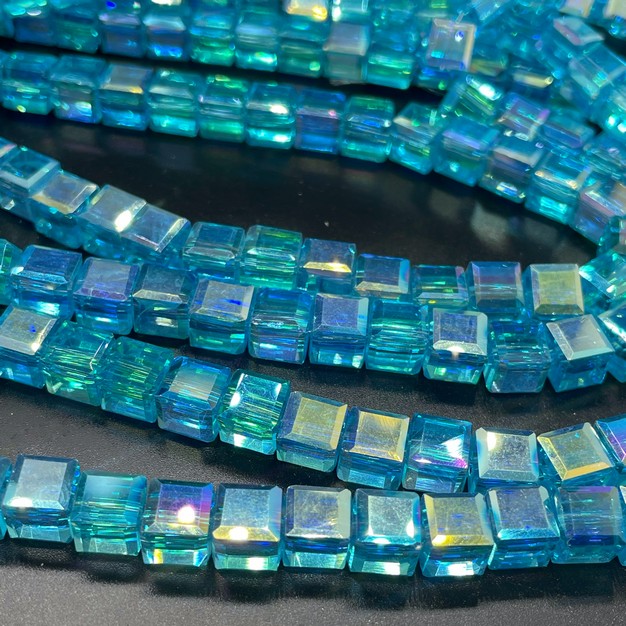8 мм Стекло Lux, куб огранка, цвет голубой с переливом