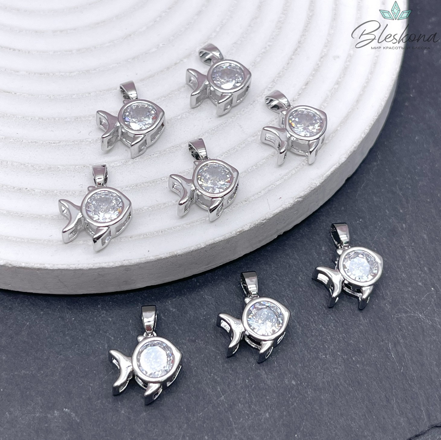 12*12 мм Цвет серебро, Подвеска рыбка с цирконом