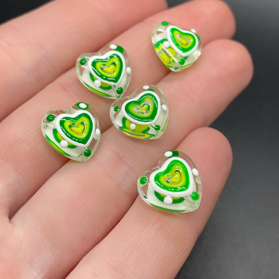 12 мм, Стекло бусина сердце зелено-белое уп.5 шт