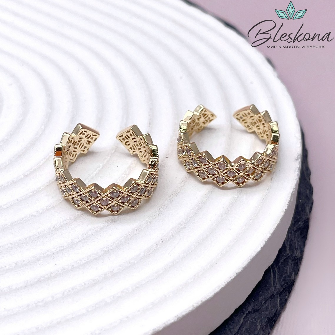 19,5 мм Цвет золото, Кольцо безразмерное ромбики с цирконами