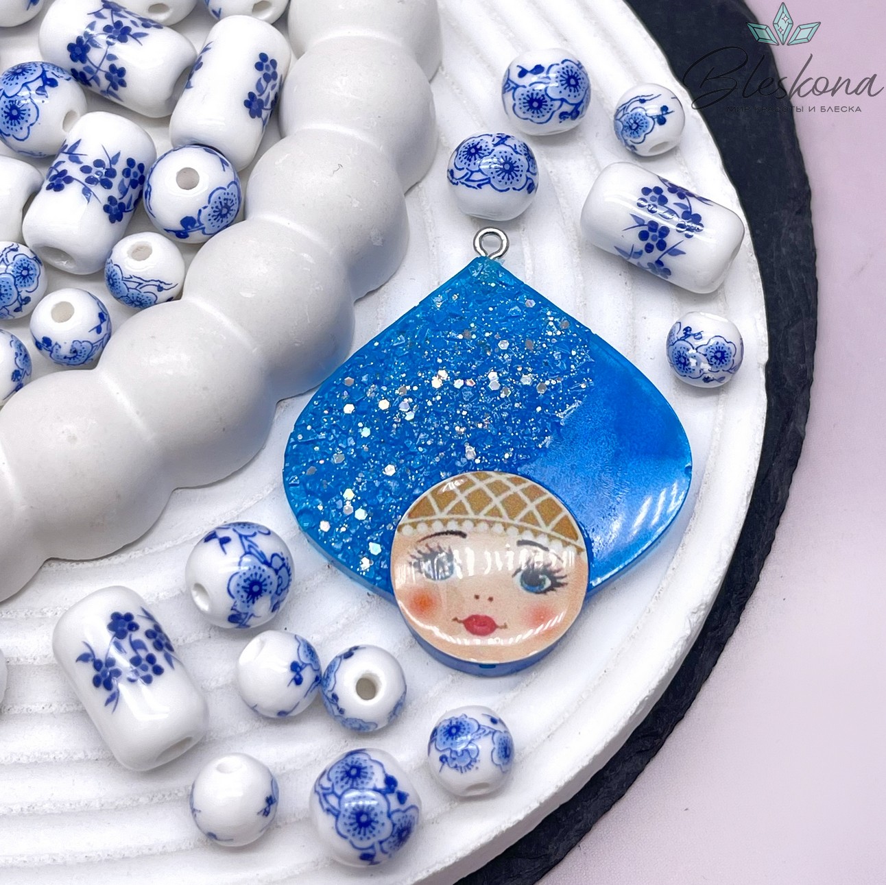 50*42 мм, Цвет серебро, Подвеска Личико с кокошником голубой