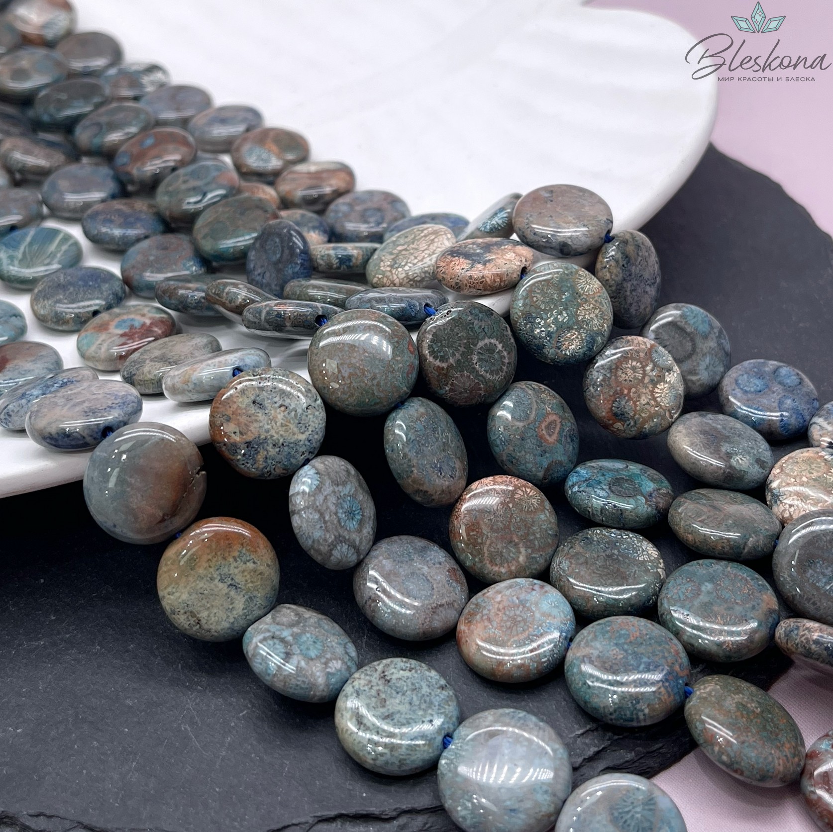 Окаменелый коралл Петоски тонированный круг 15 мм 