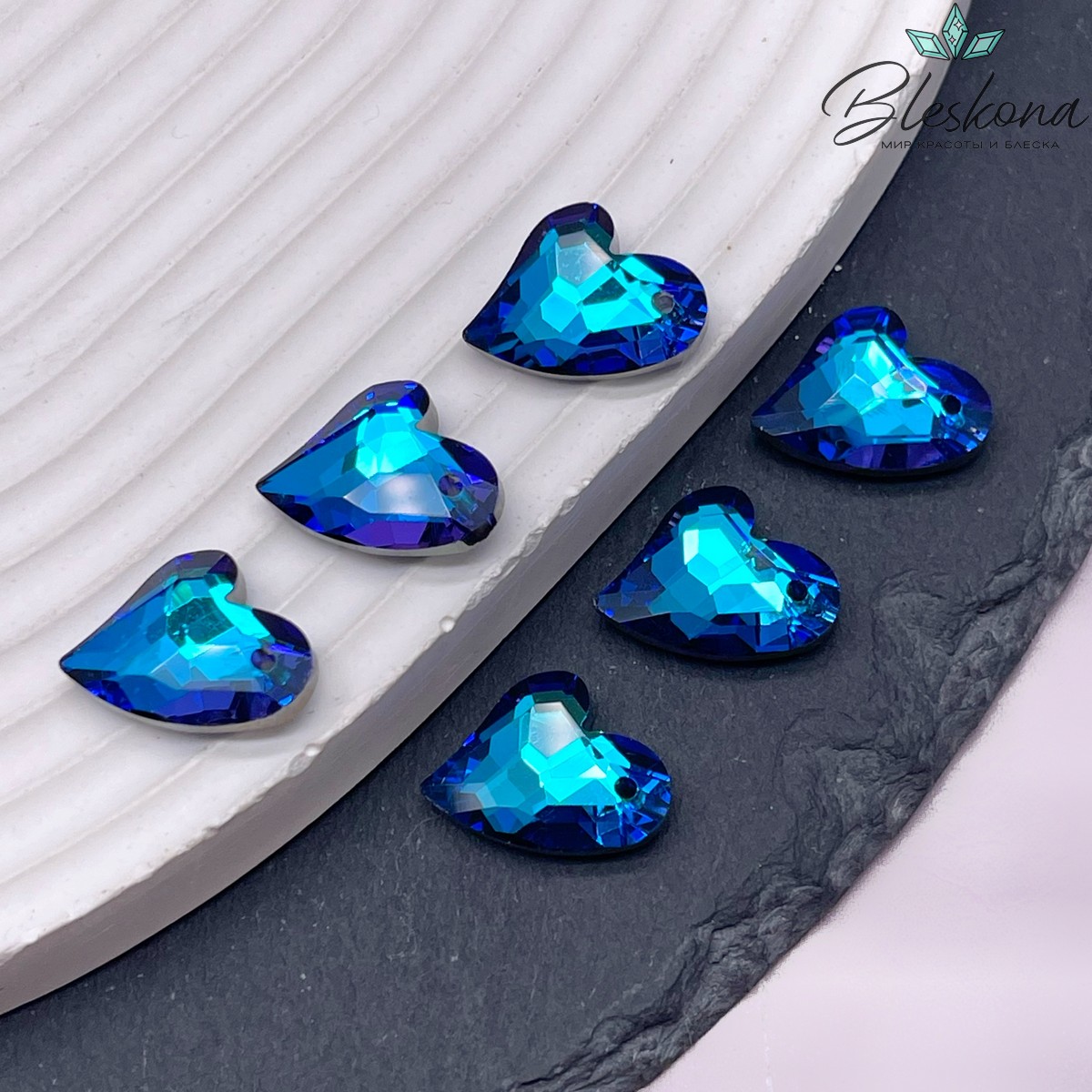 16,5*14 мм, Подвеска сердце стекло белое с переливом (Heliotrope) уп. 2 шт АКЦИЯ