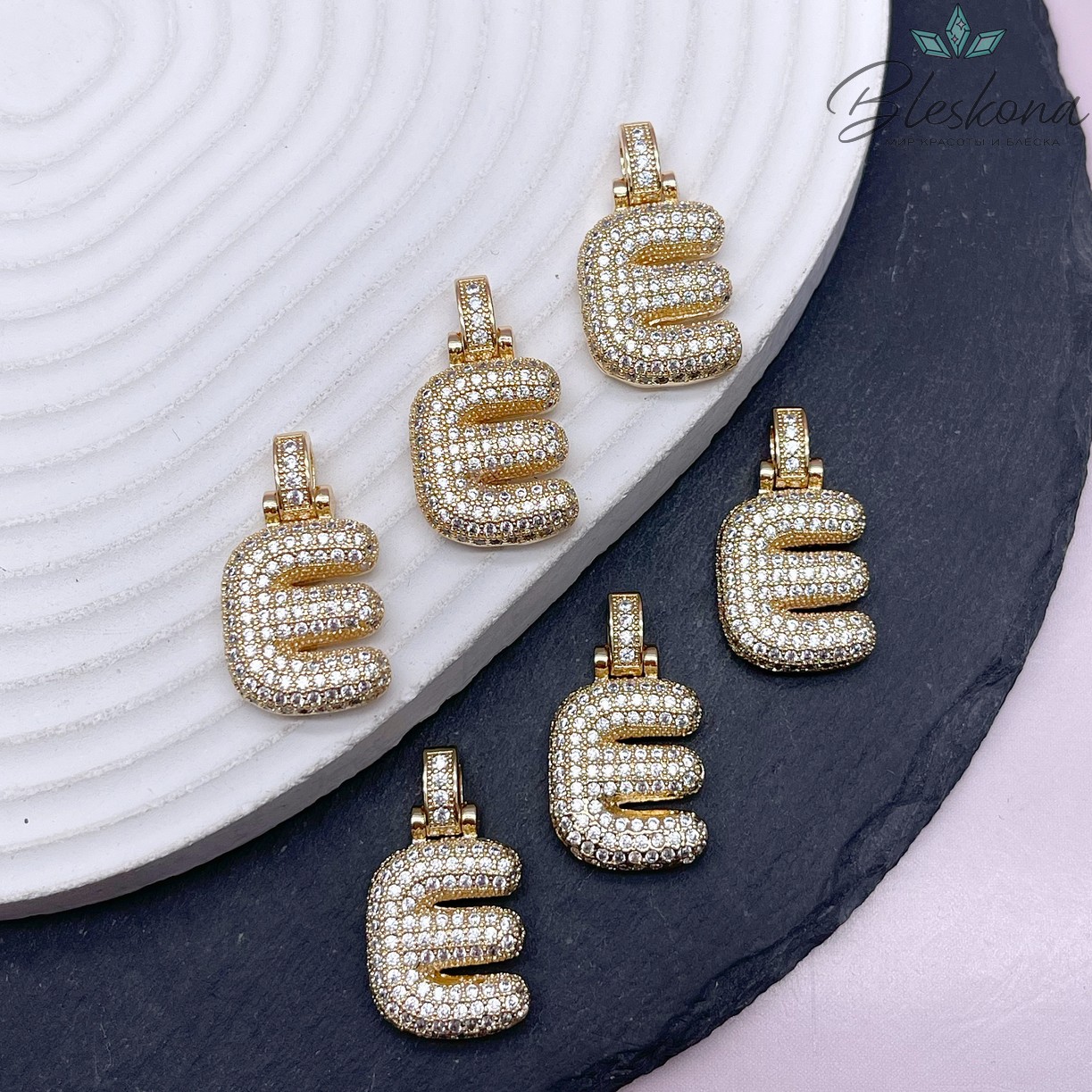 28 мм, Цвет золото, Буква цирконы объемная с бейлом E