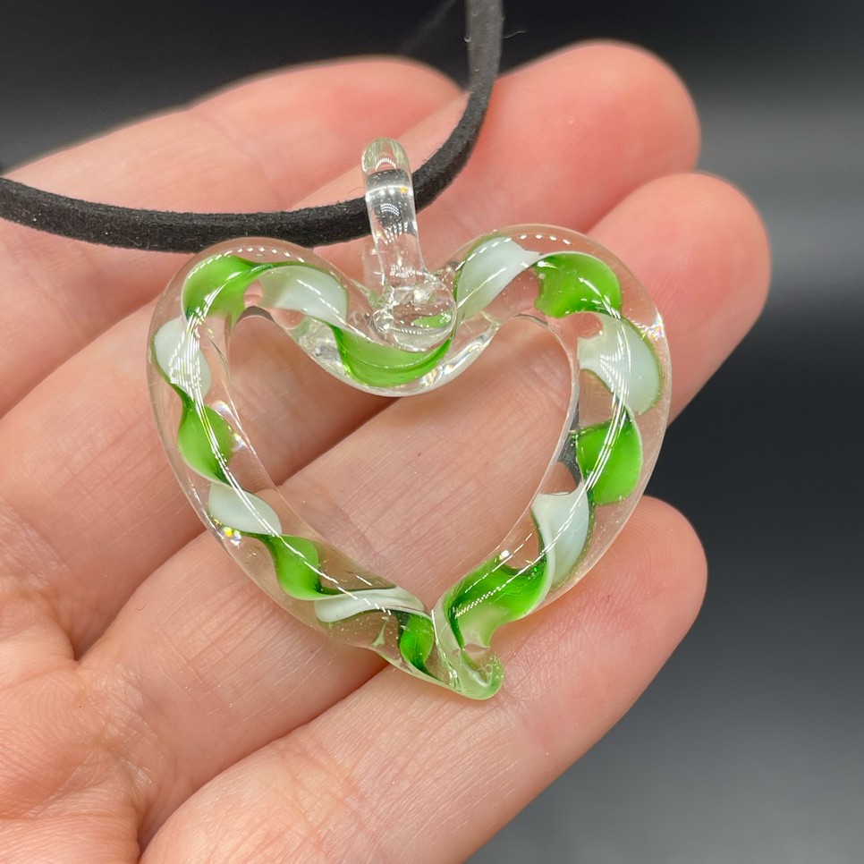 35*39мм, Подвеска сердце бело-зеленое контур