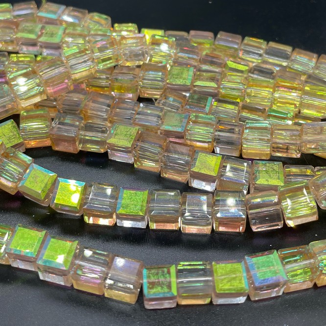 8 мм Стекло Lux, куб огранка, цвет персиковый с желтым переливом